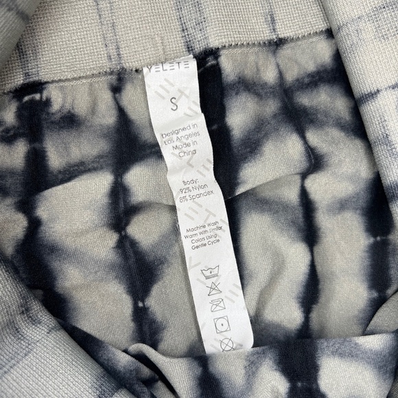 YELETE Size S • Black Tie Dye Seamless Leggings Excellent Condition - Picture 2 of 2